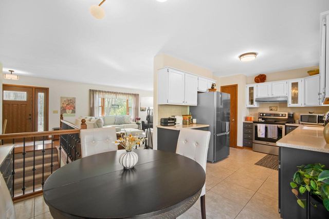 2120 Willowbrook DRIVE, West Bend, WI 53090