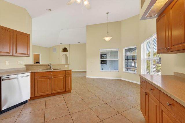 2902 NW 17th Avenue, Cape Coral, FL 33993