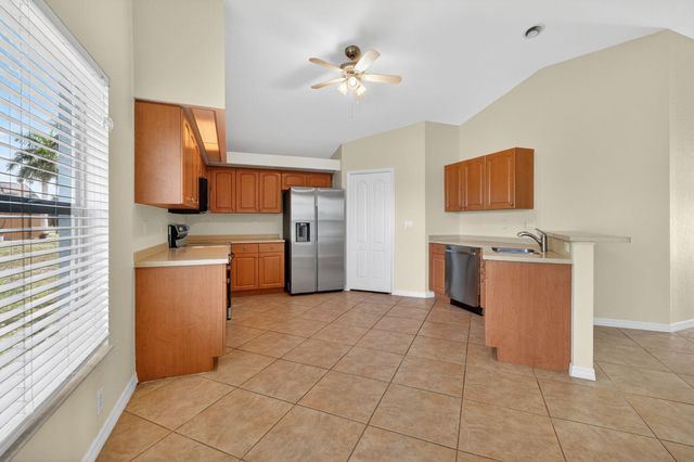 2902 NW 17th Avenue, Cape Coral, FL 33993