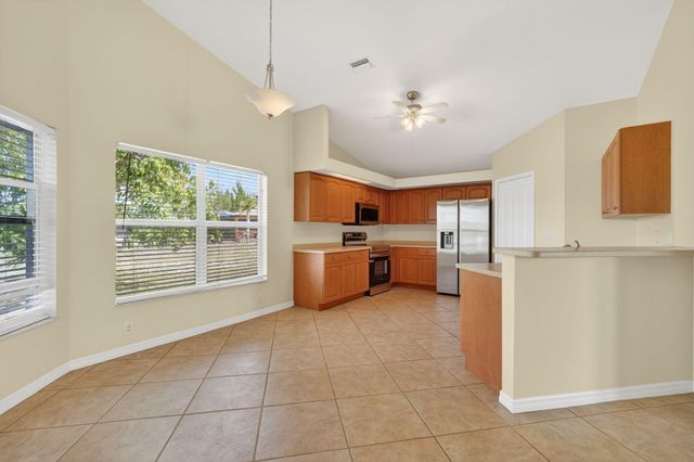 2902 NW 17th Avenue, Cape Coral, FL 33993