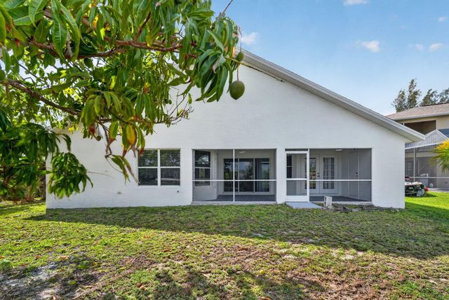 2902 NW 17th Avenue, Cape Coral, FL 33993
