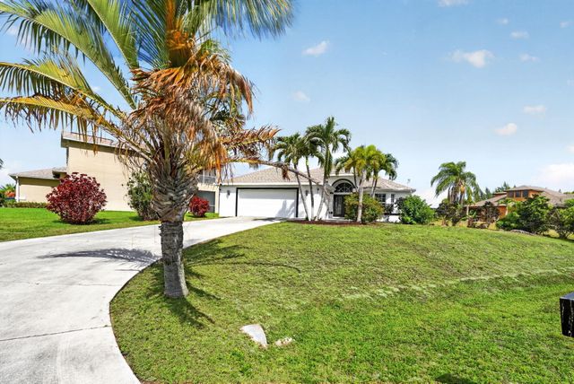 2902 NW 17th Avenue, Cape Coral, FL 33993