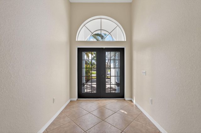 2902 NW 17th Avenue, Cape Coral, FL 33993