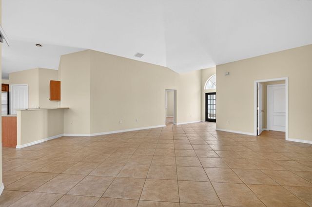 2902 NW 17th Avenue, Cape Coral, FL 33993