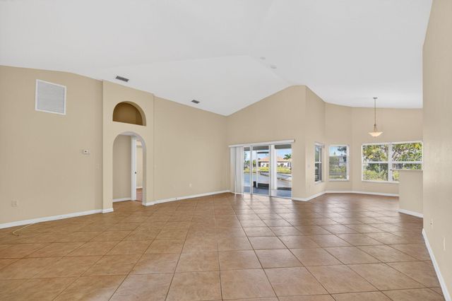 2902 NW 17th Avenue, Cape Coral, FL 33993