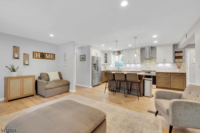 231 Stirling Rd, Watchung Boro, NJ 07069
