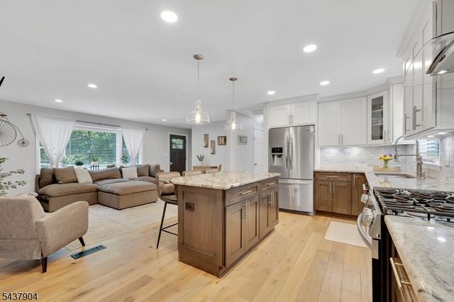 231 Stirling Rd, Watchung Boro, NJ 07069