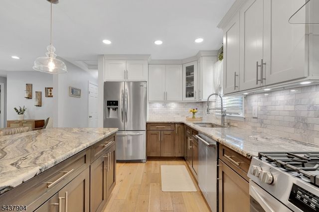 231 Stirling Rd, Watchung Boro, NJ 07069