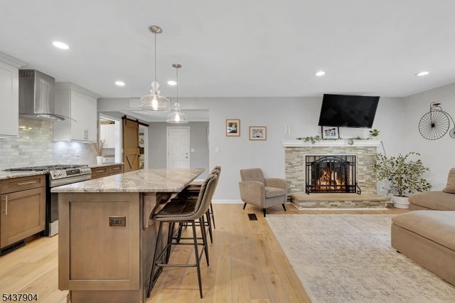 231 Stirling Rd, Watchung Boro, NJ 07069