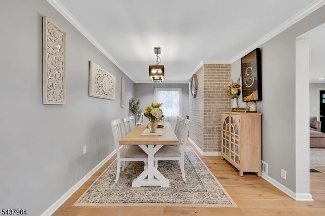 231 Stirling Rd, Watchung Boro, NJ 07069