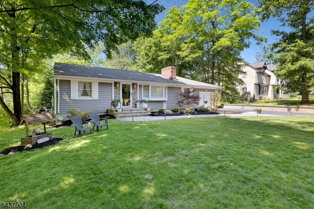231 Stirling Rd, Watchung Boro, NJ 07069