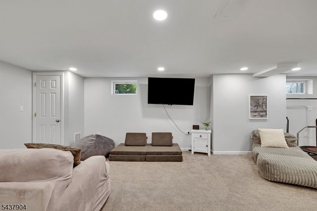 231 Stirling Rd, Watchung Boro, NJ 07069