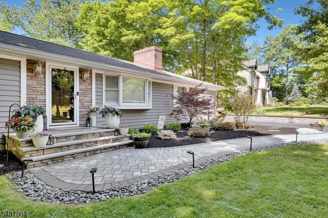 231 Stirling Rd, Watchung Boro, NJ 07069