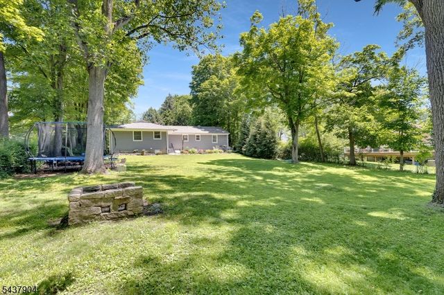 231 Stirling Rd, Watchung Boro, NJ 07069