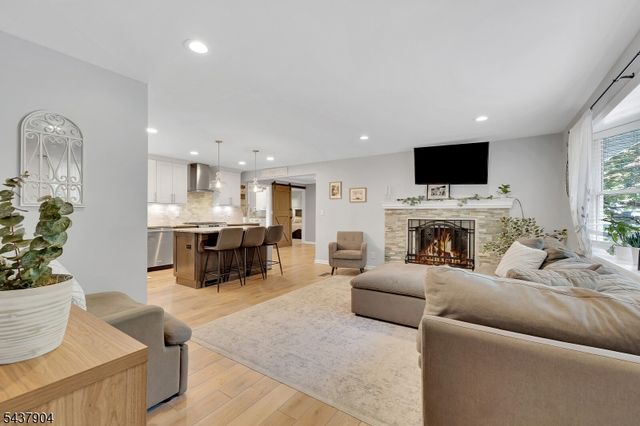 231 Stirling Rd, Watchung Boro, NJ 07069
