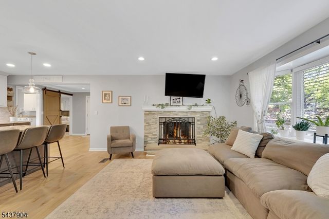 231 Stirling Rd, Watchung Boro, NJ 07069