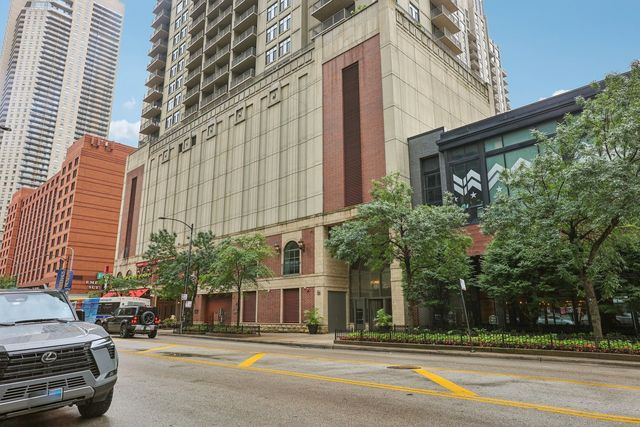 630 N State Street 2004, Chicago, IL 60654
