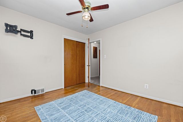 22609 Lake Drive, Saint Clair Shores, MI 48082