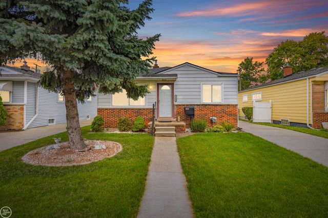 22609 Lake Drive, Saint Clair Shores, MI 48082