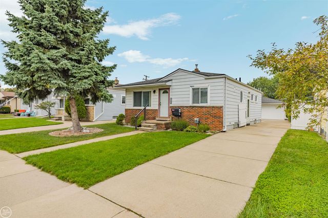 22609 Lake Drive, Saint Clair Shores, MI 48082