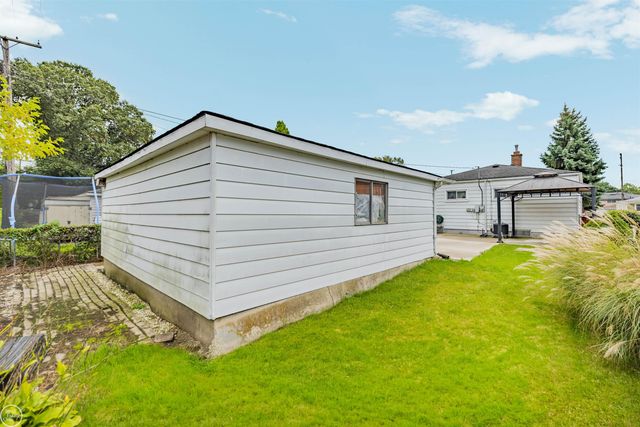 22609 Lake Drive, Saint Clair Shores, MI 48082