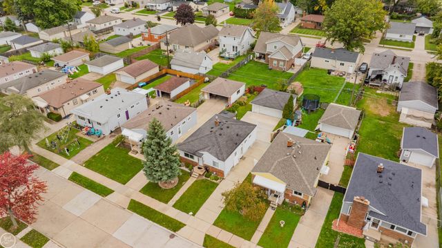 22609 Lake Drive, Saint Clair Shores, MI 48082