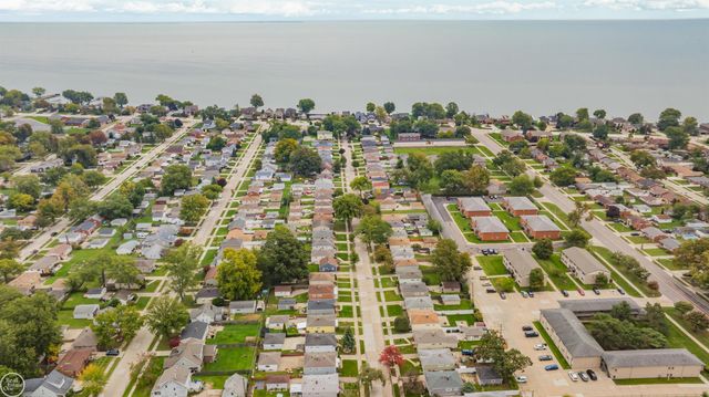 22609 Lake Drive, Saint Clair Shores, MI 48082