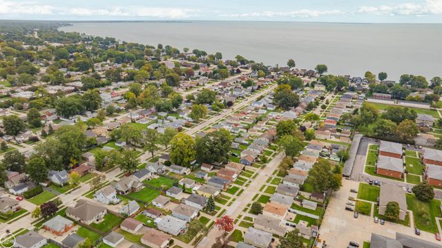 22609 Lake Drive, Saint Clair Shores, MI 48082