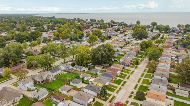 22609 Lake Drive, Saint Clair Shores, MI 48082