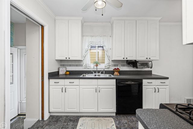 22609 Lake Drive, Saint Clair Shores, MI 48082