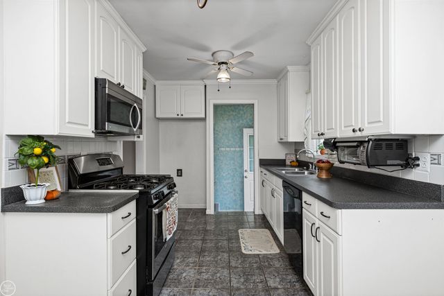 22609 Lake Drive, Saint Clair Shores, MI 48082