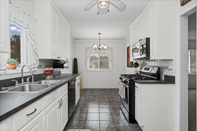 22609 Lake Drive, Saint Clair Shores, MI 48082