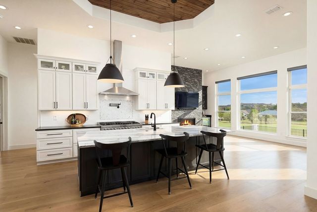 1029 Club House Rd, Kerrville, TX 78028