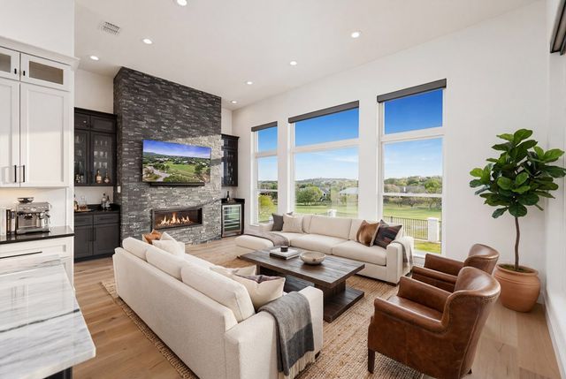 1029 Club House Rd, Kerrville, TX 78028