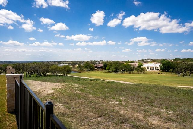 1029 Club House Rd, Kerrville, TX 78028