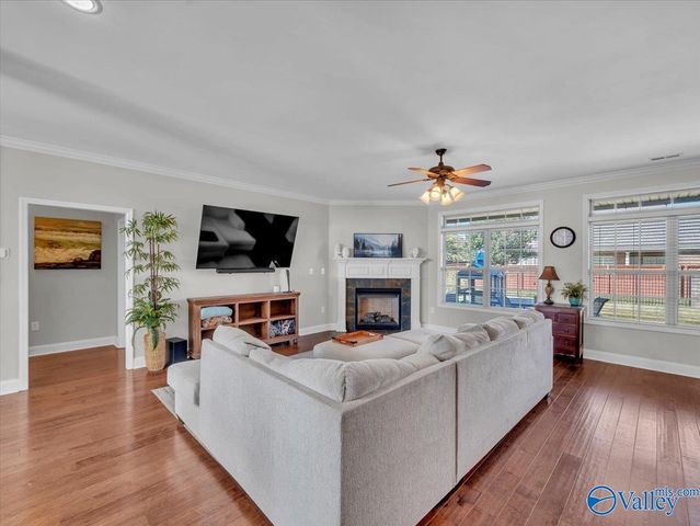 3112 Sandstone Street SE, Owens Cross Roads, AL 35763