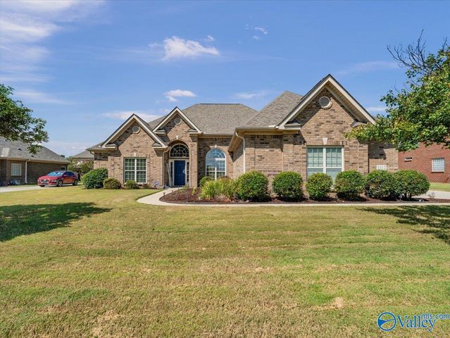 3112 Sandstone Street SE, Owens Cross Roads, AL 35763