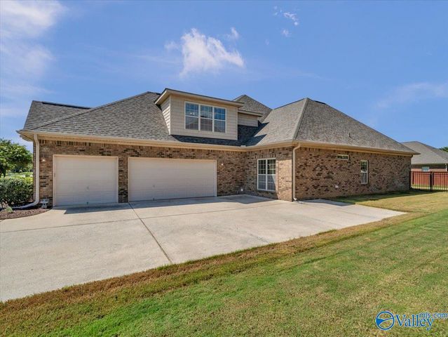 3112 Sandstone Street SE, Owens Cross Roads, AL 35763