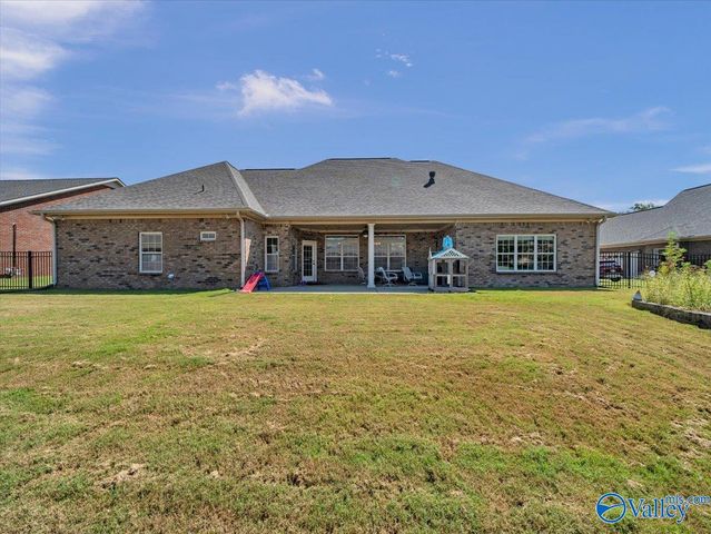 3112 Sandstone Street SE, Owens Cross Roads, AL 35763