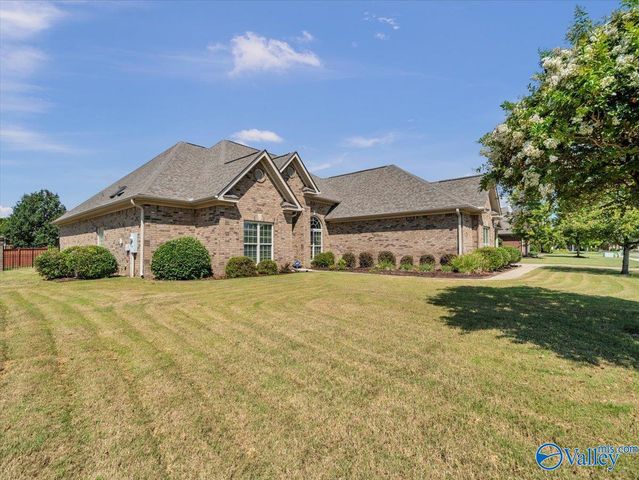 3112 Sandstone Street SE, Owens Cross Roads, AL 35763