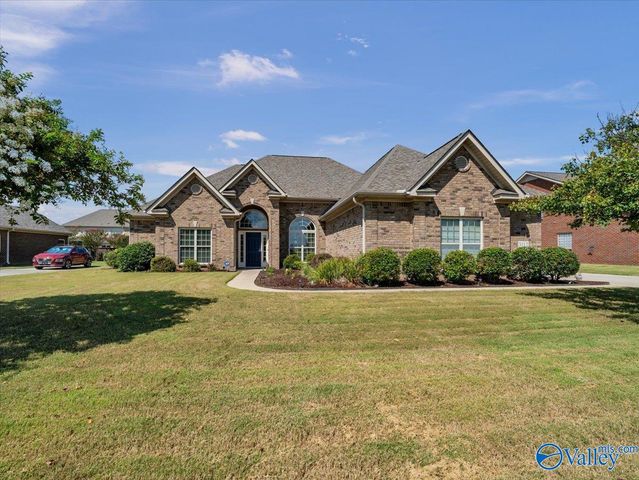 3112 Sandstone Street SE, Owens Cross Roads, AL 35763