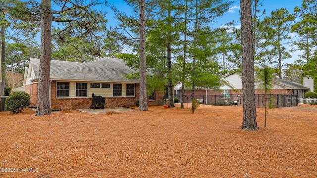 560 Pinehurst Trace Drive, Pinehurst, NC 28374