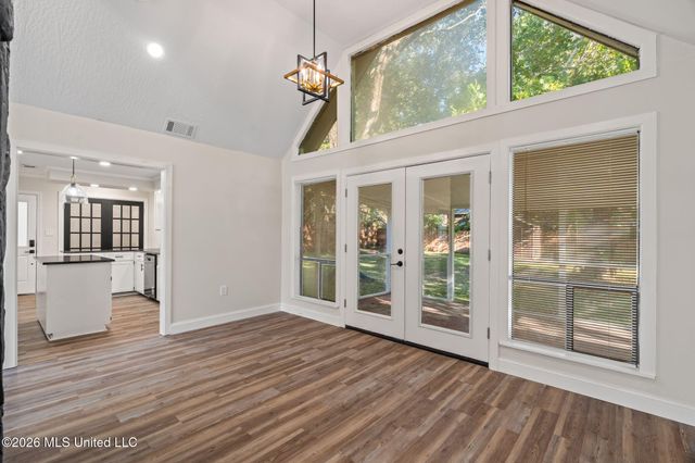 113 Continental Drive, Hattiesburg, MS 39402