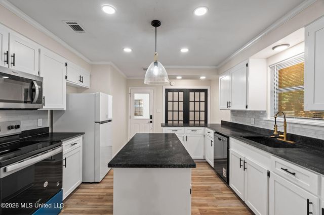 113 Continental Drive, Hattiesburg, MS 39402