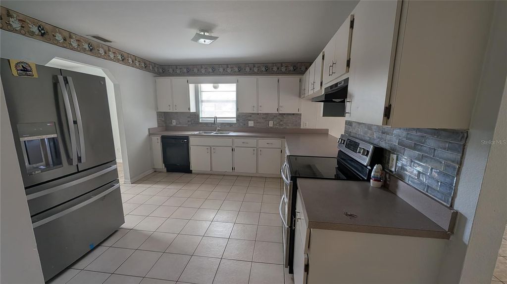 2423 S SOUTH AVENUE, Leesburg, FL 34748