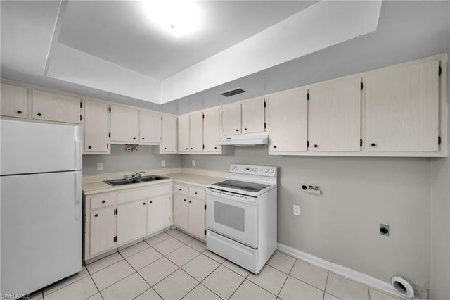 4824 Lucaya DR 2, Cape Coral, FL 33904