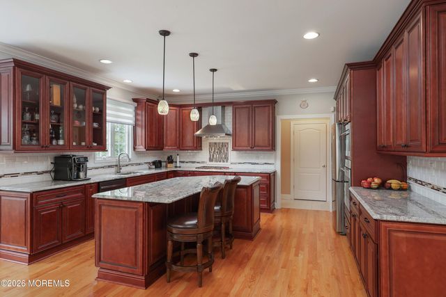 24 Kipling Way, Manalapan, NJ 07726