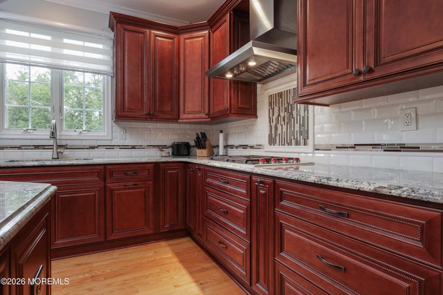 24 Kipling Way, Manalapan, NJ 07726