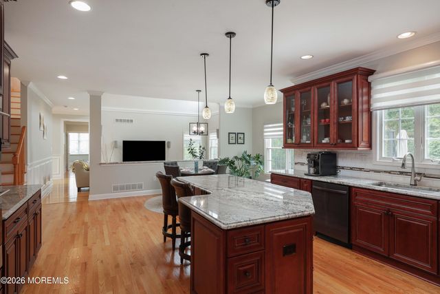 24 Kipling Way, Manalapan, NJ 07726