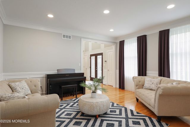 24 Kipling Way, Manalapan, NJ 07726